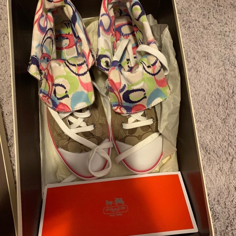 Size 8.5 Coach Bonney Poppy Icat fold over sneakers